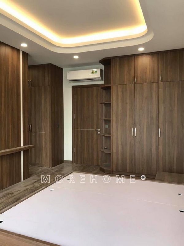 Hình ảnh thực tế mẫu tủ quần áo gỗ óc chó do xưởng gỗ nội thất MoreHome sản xuất